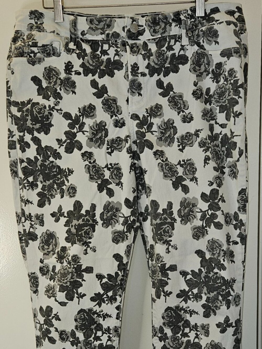 Black and White Lightweight Cotton durable Fabric jeans Size 16